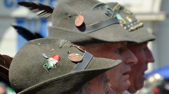 Arrivano gli alpini domani la sfilata