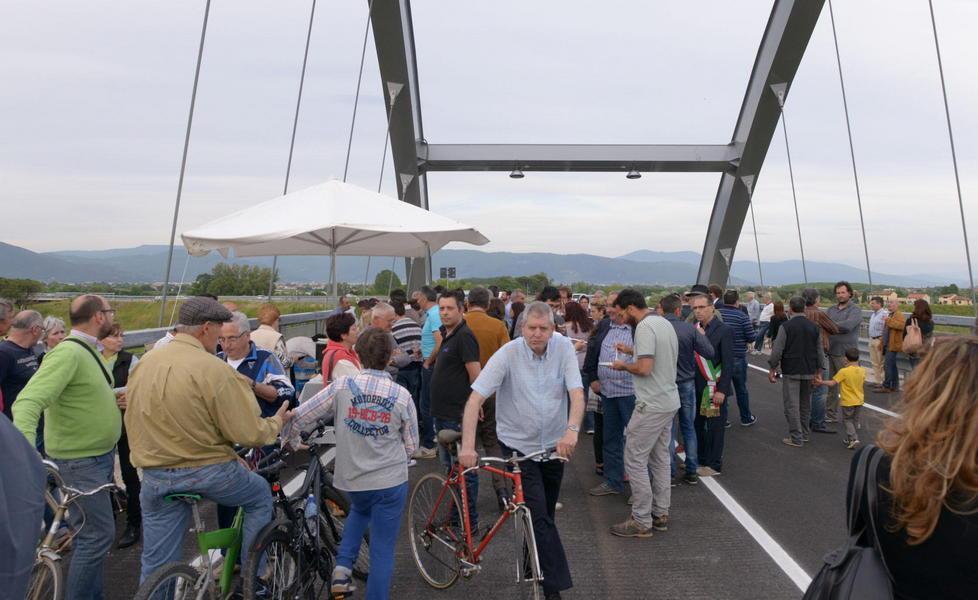 Via ai lavori per la rotonda di Casini 