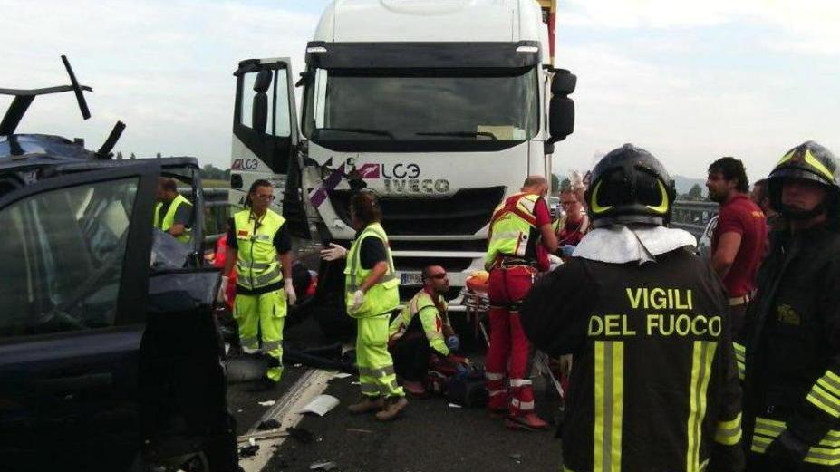 Tir contro Suv: grave un bimbo