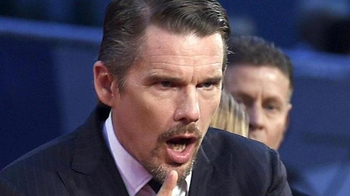 Pochi applausi per Ethan Hawke pilota di droni