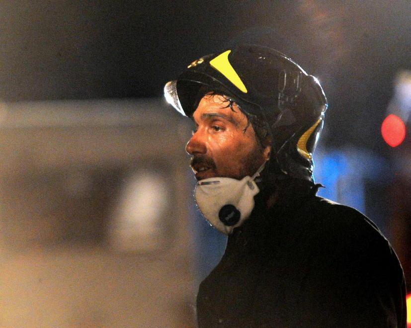 Incendio in un’abitazione, famiglia evacuata 