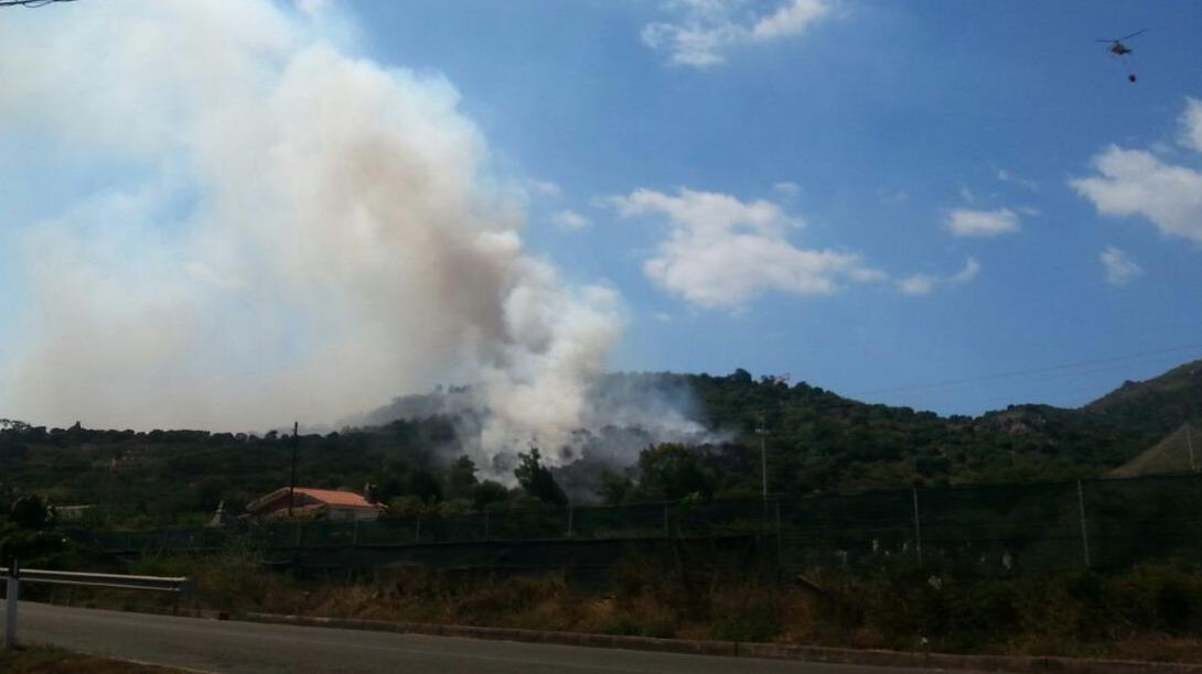 Incendio alle porte di Guspini, protezione civile mobilitata 
