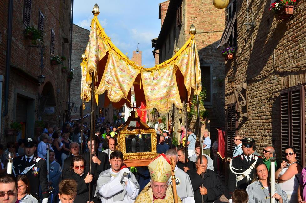 Oltre mille persone per la beata Giulia 