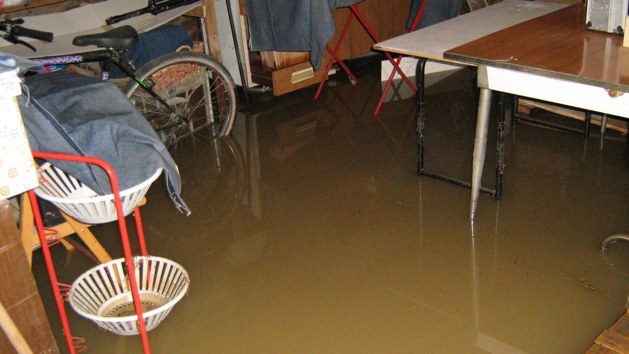 Un paio di scantinati si sono allagati a causa della rottura del tubo dell'acquedotto
