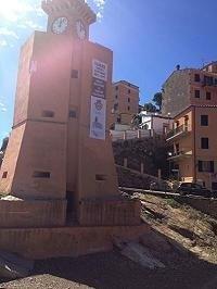 «Cartello fissato alla Torre con dei perni»