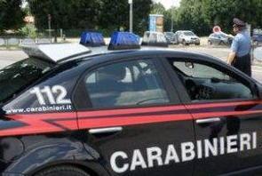 Furto in casa, con l’oro portano via un fucile
