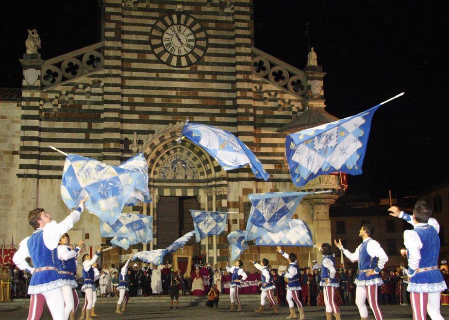 Corteggio storico anticipato alle 20, poi l’Ostensione 