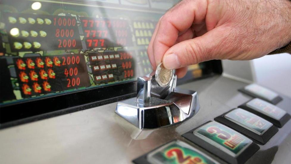 Mafia: confiscati beni per 45 milioni al re delle slot machine