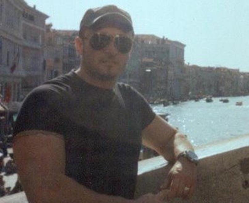 Buttafuori accoltellato fuori dal locale: «È stato un agguato» 