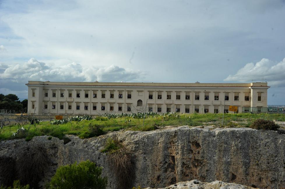 Detenuti trasferiti nella Penisola, bagagli fermi a Cagliari da mesi 