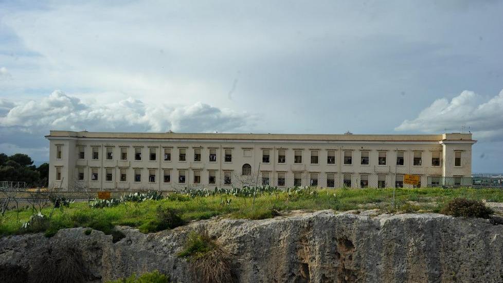 Detenuti trasferiti nella Penisola, bagagli fermi a Cagliari da mesi