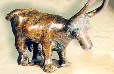 IL SOLE, LA LUNA, LE STELLE Il toro, la luna e la forza. La simbologia, il culto e i modi di dire legati a “Su Travu” 