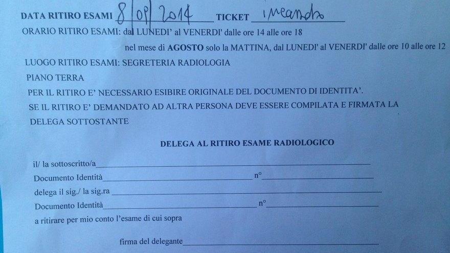 Le danno l’appuntamento per il referto, ma trova lo sportello chiuso