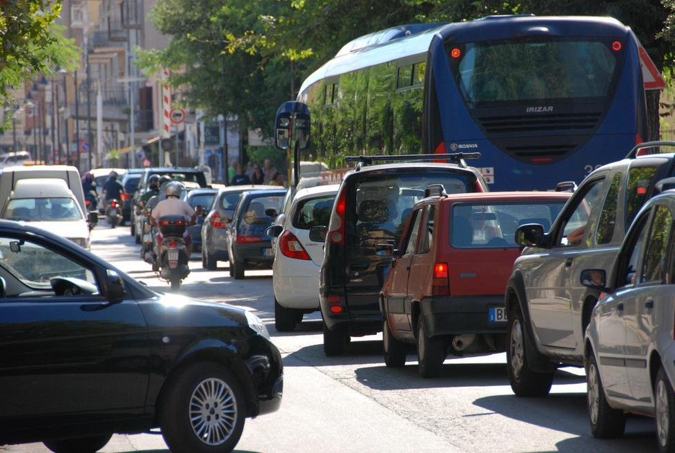 Traffico in tilt sulla Olbia-Porto Cervo: c’è chi ha perso la nave 