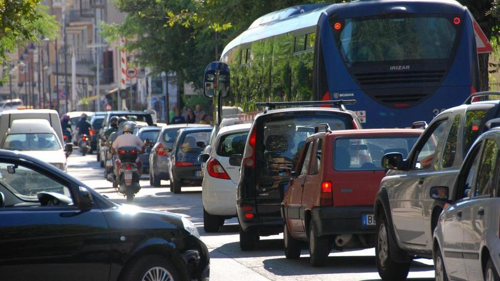 Traffico in tilt sulla Olbia-Porto Cervo: c’è chi ha perso la nave