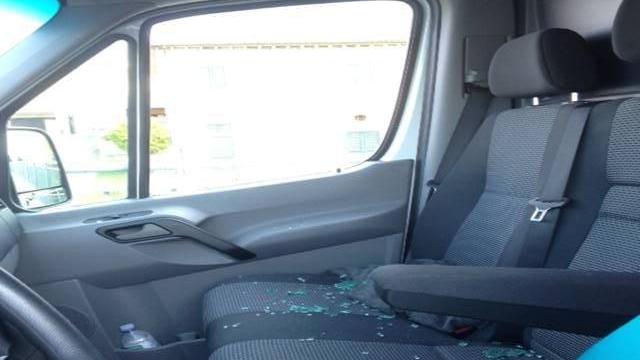 Rubano il pc e l’Ipad all’interno di un furgone. Il proprietario offre una ricompensa a chi li ritrova