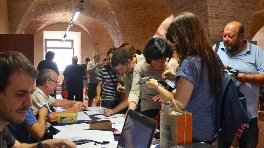 Torneo di internazionale di scacchi e partita in costume