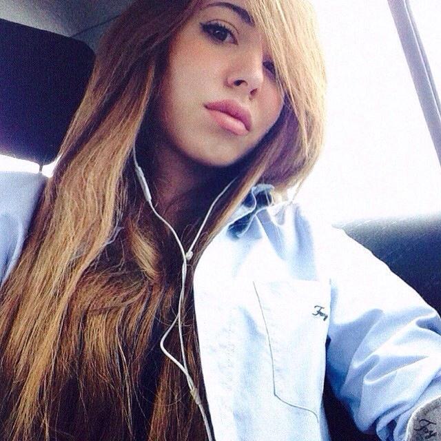 La figlia di Gautieri tra selfie e maglia amaranto