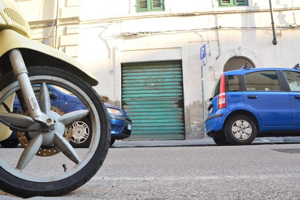 Tentata rapina in officina in via Sant’Andrea in pieno giorno 