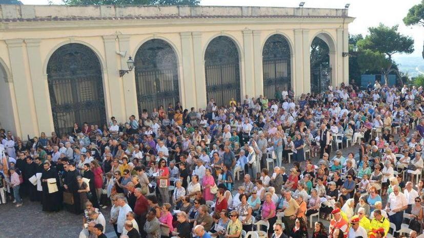 Il vescovo striglia le istituzioni: è finito il tempo dei proclami