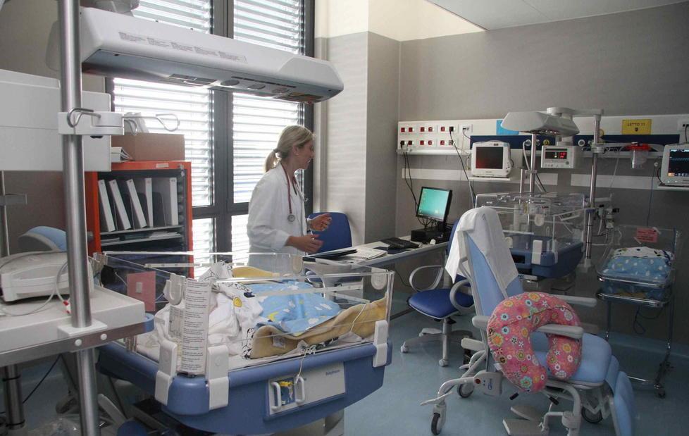 Neonato morto in culla, parla il medico 