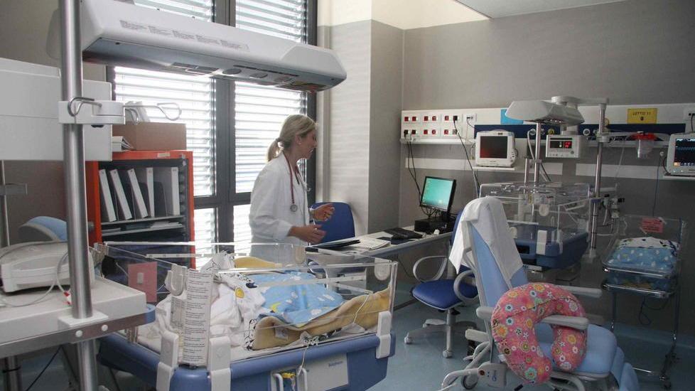 Neonato morto in culla, parla il medico