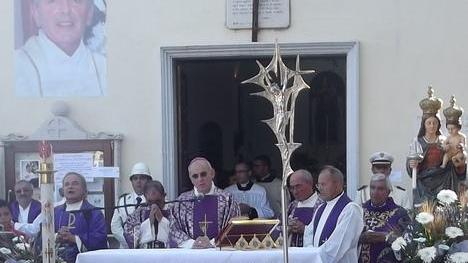 Commozione ai funerali di don Fancello