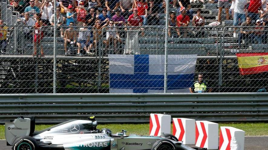 Hamilton sfrutta l’errore di Rosberg