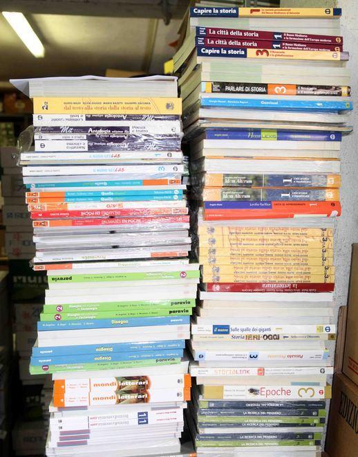 Libri per le famiglie in crisi la cartolaia attacca la Coop 