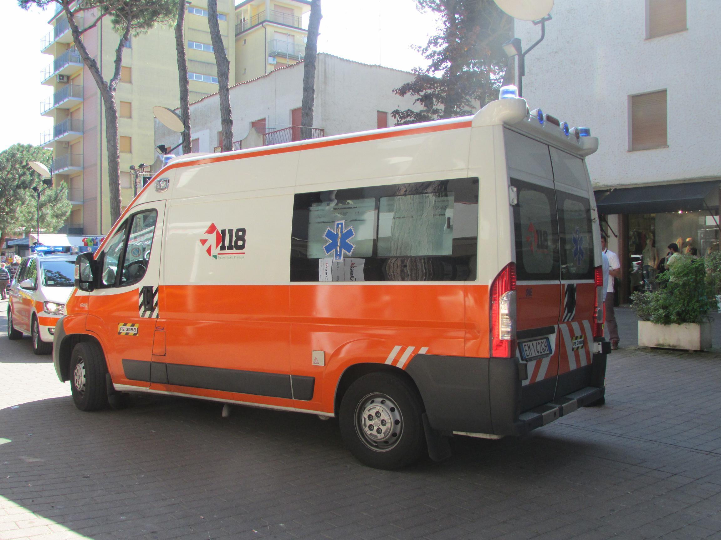 Un'ambulanza del 118 