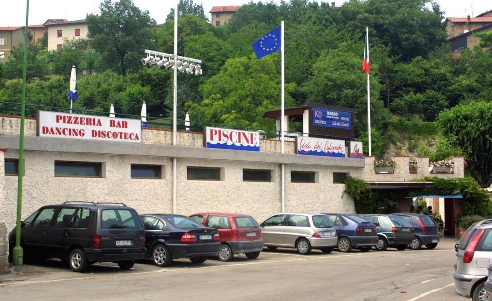 Violentata nel parcheggio del “Sophia” 