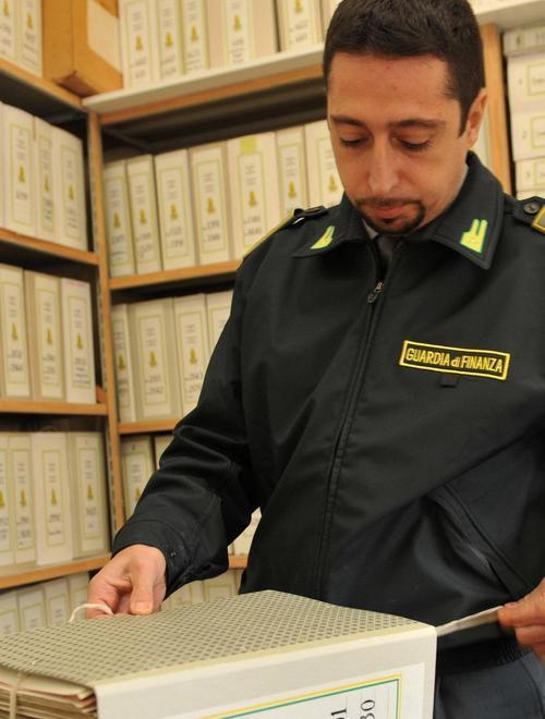 La Finanza chiude finto circolo sportivo Era club e piano bar 