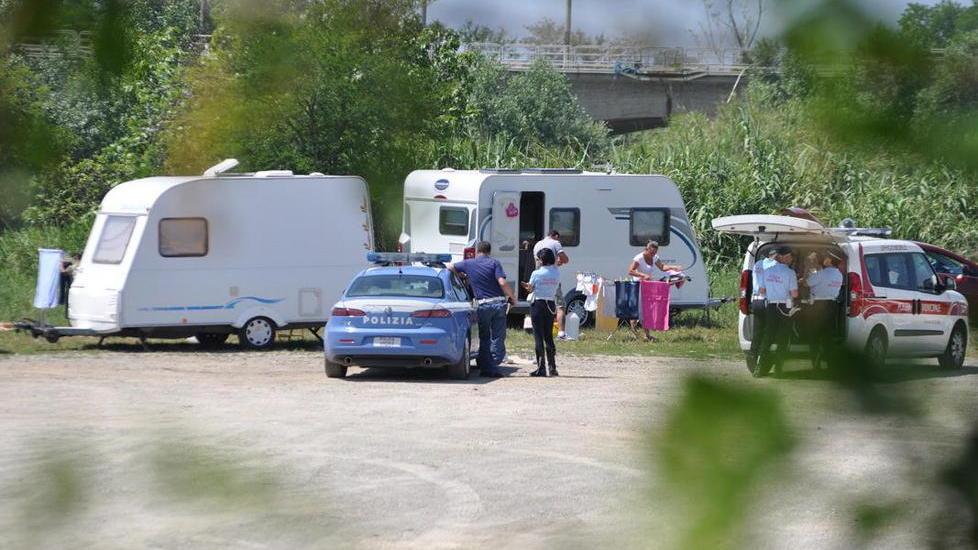 Troppi furti, via dalla Versilia la carovana dei nomadi siciliani