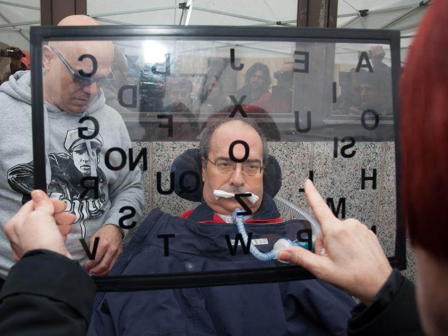 Sla, 40mila firme per la petizione: «Le docce non bastano» 