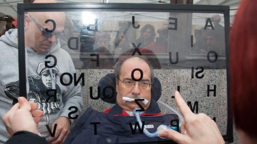 Sla, 40mila firme per la petizione: «Le docce non bastano»