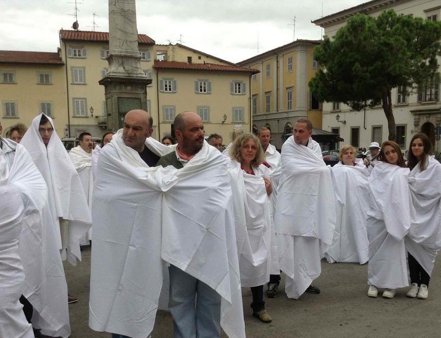 Flash mob sulla salute mentale in piazza del Comune 