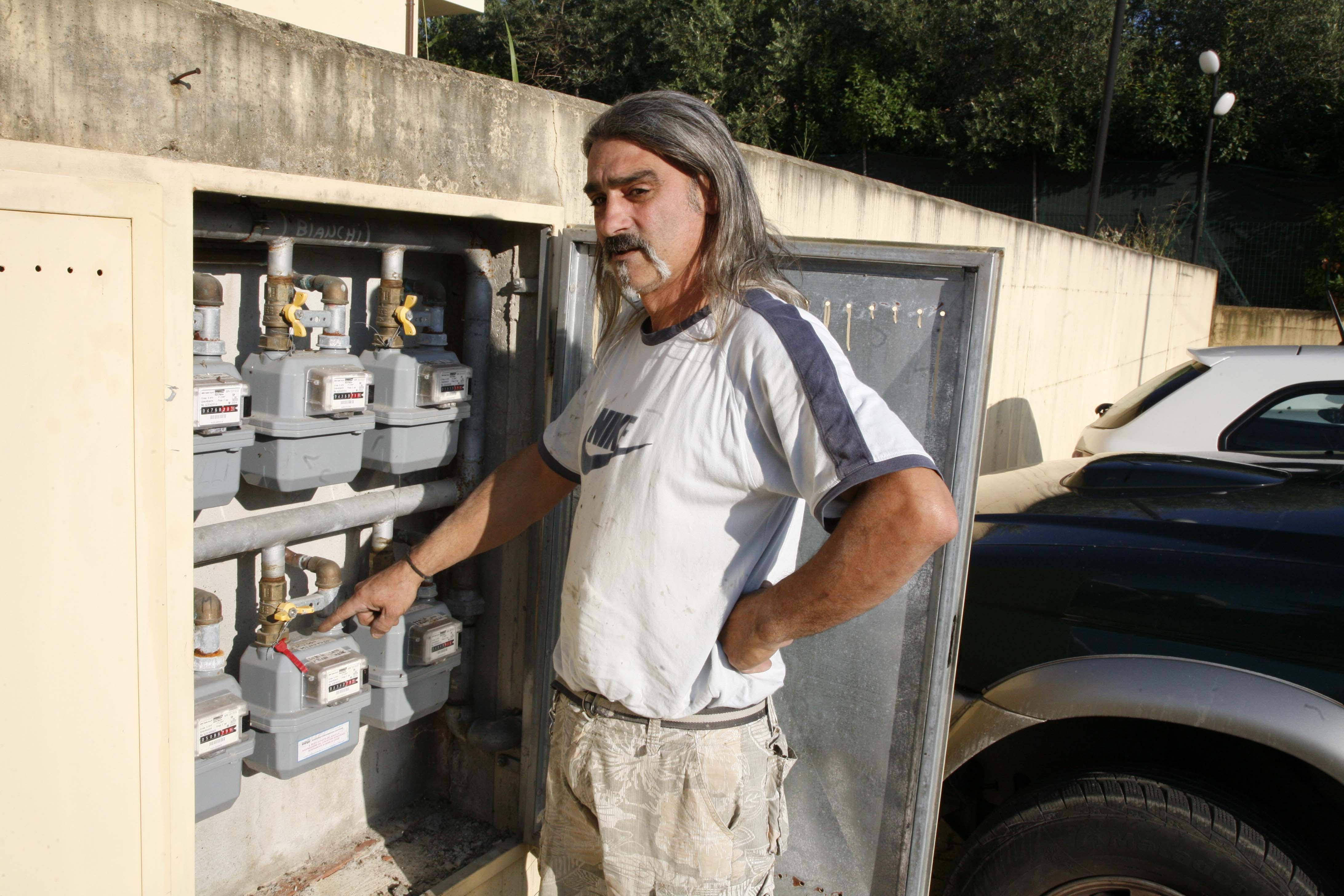 Torna dalle vacanze e trova i sigilli al contatore del gas 