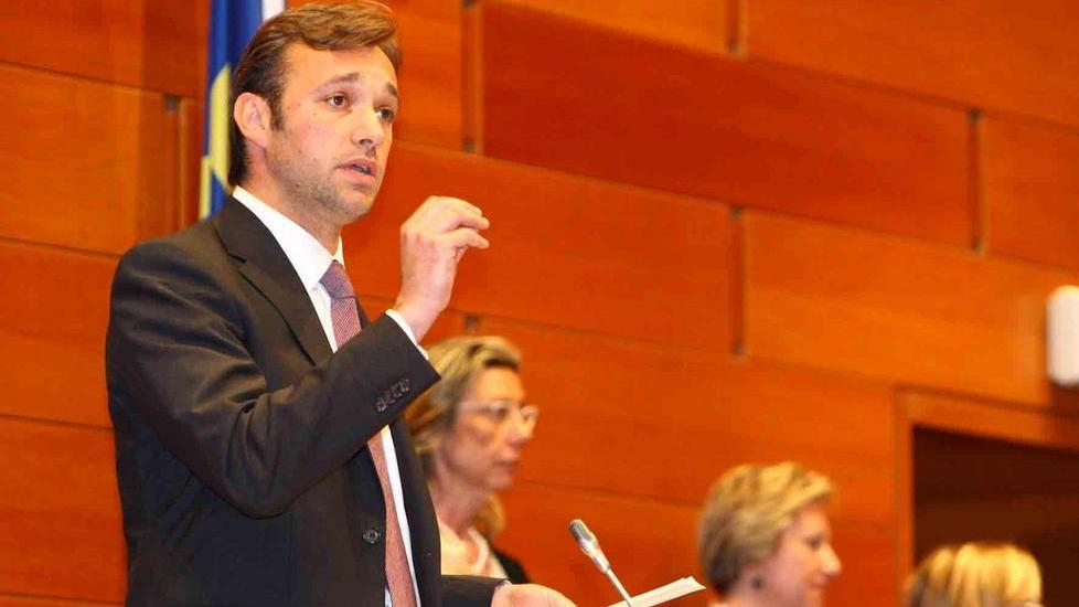 "Spese pazze" in Regione, indagati 8 consiglieri del Pd. Richetti si ritira