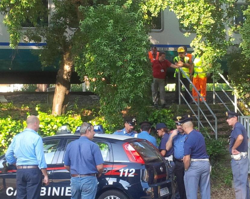 Si uccide gettandosi sotto al treno a Follonica 