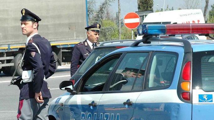 Cede l’impalcatura rischia la paralisi operaio di 53 anni