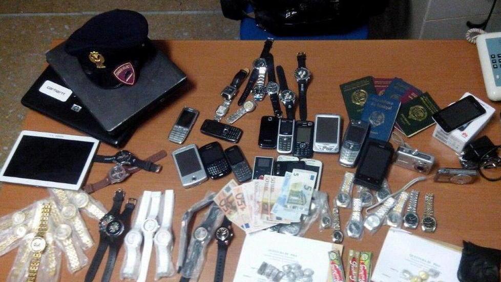 Dallo spaccio in strada a cellulari e tablet rubati