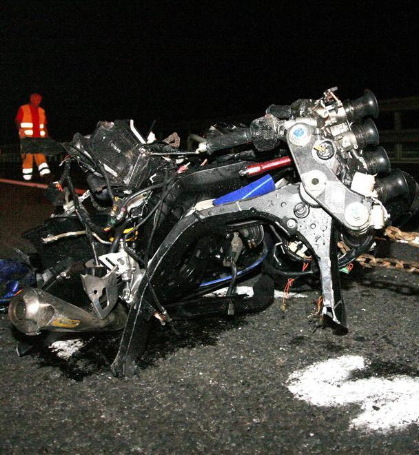 Tampona un’auto, un’altra lo travolge 