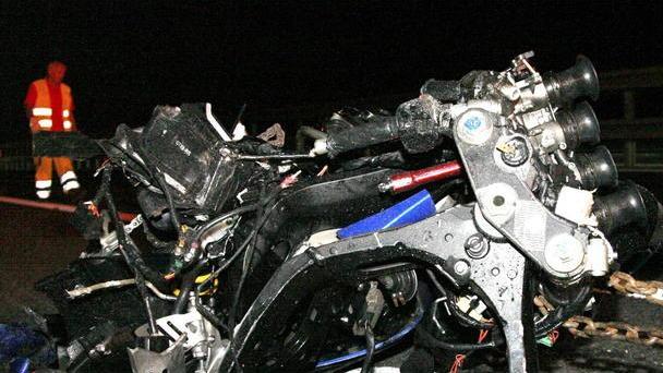 Tampona un’auto, un’altra lo travolge