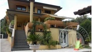 Una super villetta a Frati costa 820mila euro