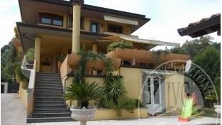 Una super villetta a Frati costa 820mila euro