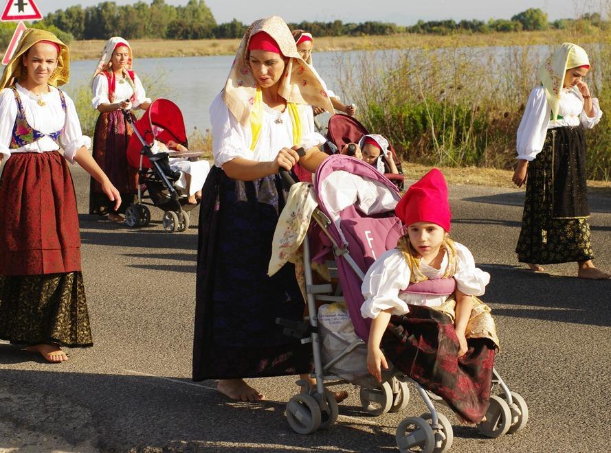 Cabras, processione al femminile in onore del santo 