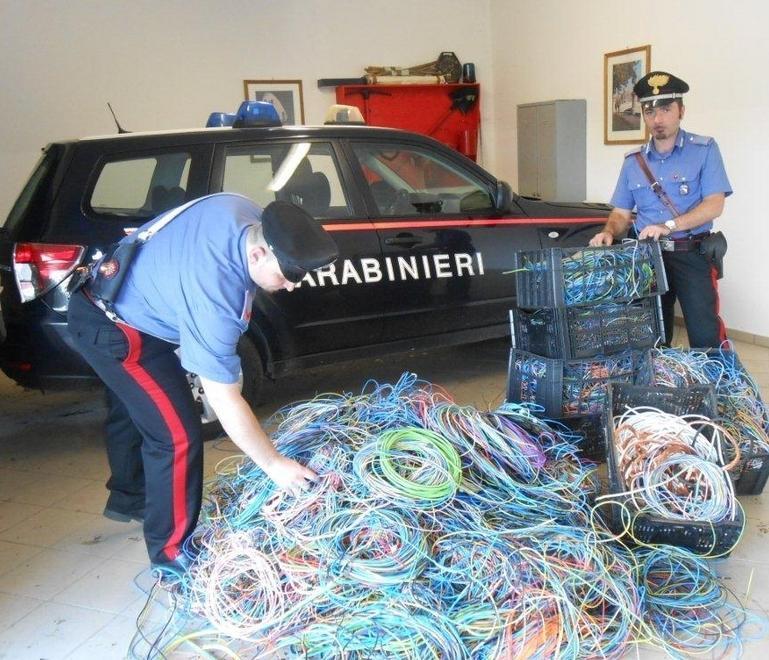 Imprenditori edili sorpresi mentre rubano in cantiere 