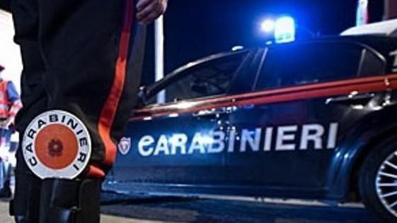 Scoppia la lite fra due amici uno ferisce l’altro col coltello