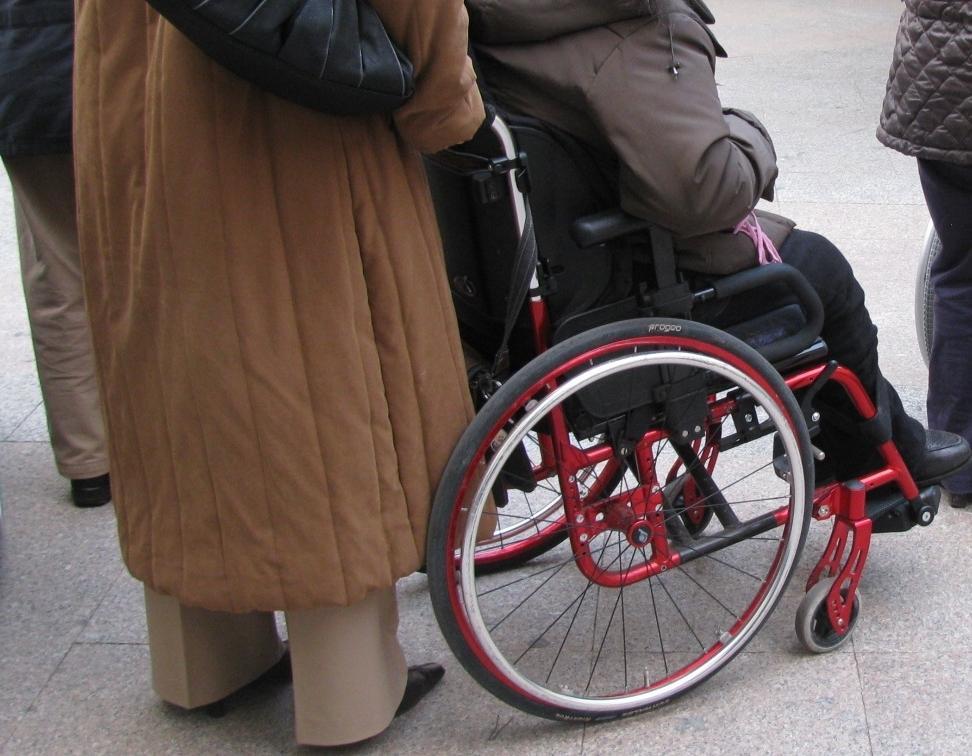 Anziano e disabile bloccato in casa dall’ascensore guasto 
