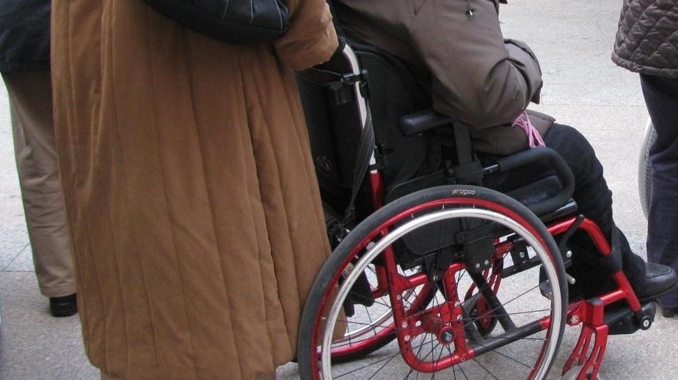 Anziano e disabile bloccato in casa dall’ascensore guasto 
